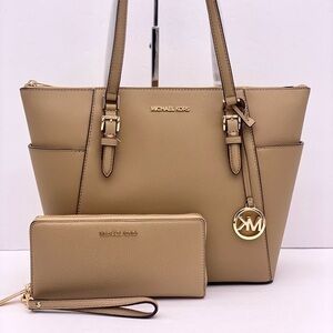 MICHAEL KORS CHARLOTTE TOP ZIP TOTE AND WALLET SET